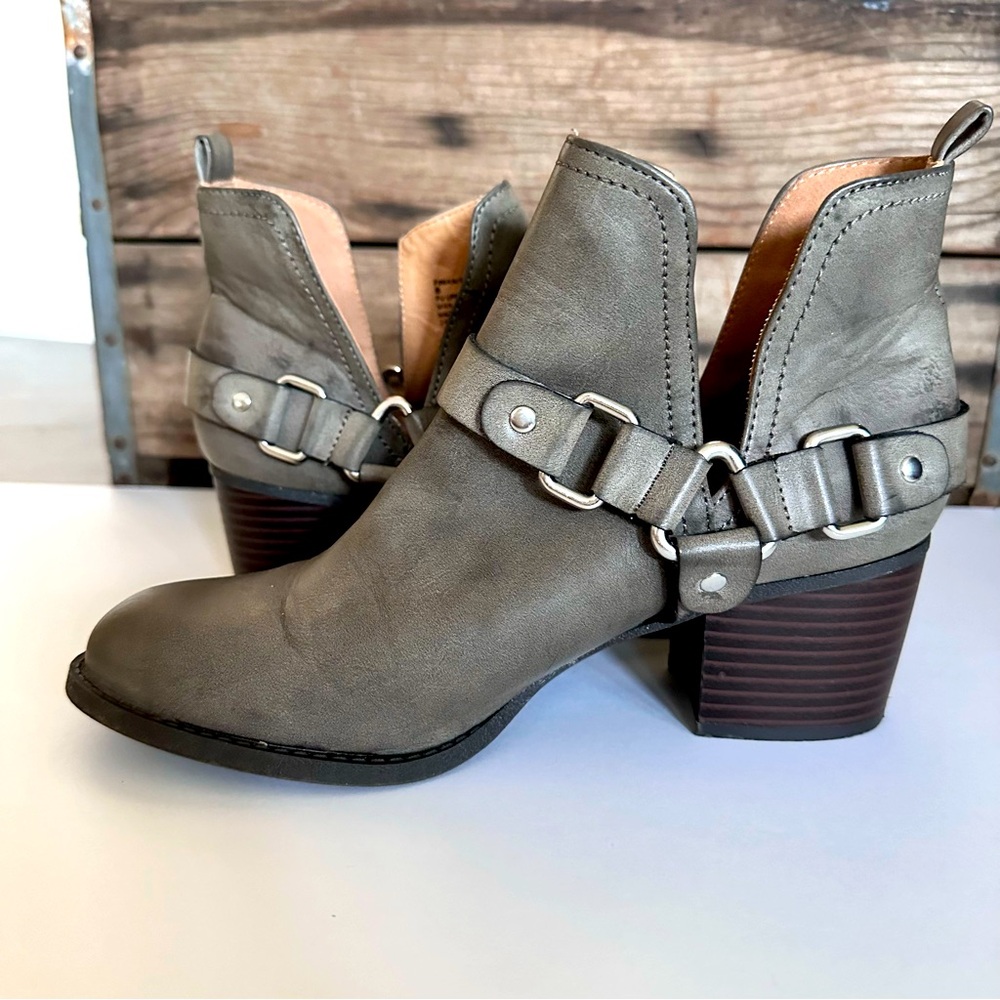 MADDEN GIRL | Finian Ankle Booties - Size 8